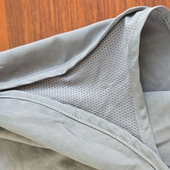 Nike Women’s L Gray Running Shorts EUC Lined Drawstring ZipPocket Active Dri-Fit - Picture 8 of 8